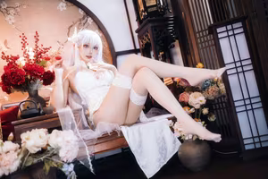 Coser Guaxi Jiang Transforms into Ethereal Albion Qipao Fairy - Captivating Fantasy Cosplay Beauty-4