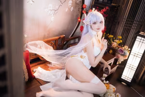 Coser Guaxi Jiang Transforms into Ethereal Albion Qipao Fairy - Captivating Fantasy Cosplay Beauty-1