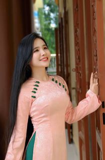 Traditional Vietnamese Silk Ao Dai Portrait: Elegant Asian Beauty - Gentle Woman Wallpaper HD-8