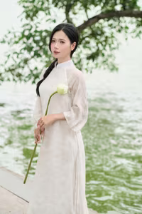 VGU No.16: Discover the Gentle Charm of White Ao Dai and Lotus – Captivating Vietnamese Beauty-9