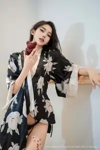 XingYan Vol.383 Shi An An: Alluring East Asian Beauty in Floral Kimono-10