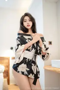 XingYan Vol.383 Shi An An: Alluring East Asian Beauty in Floral Kimono-8