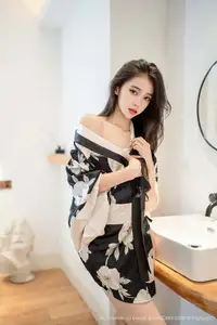 XingYan Vol.383 Shi An An: Alluring East Asian Beauty in Floral Kimono-15