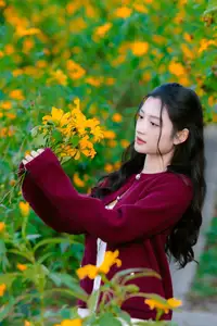 Discover Endless Beauty: Magical Sunrise over a Serene Lake Amidst Majestic Mountains – An Ideal Retreat for the Soul-8