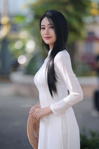 Elegant Vietnamese Girl in Traditional White Ao Dai - Timeless Beauty-11