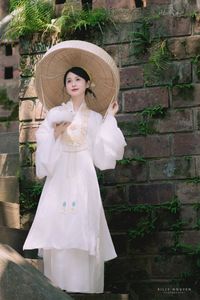 The Elegant Beauty of Vietnamese Women in Traditional Attire, A Symbol of Enduring Culture-6