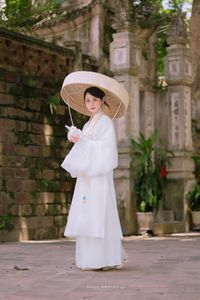 The Elegant Beauty of Vietnamese Women in Traditional Attire, A Symbol of Enduring Culture-4