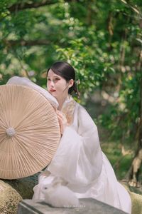 The Elegant Beauty of Vietnamese Women in Traditional Attire, A Symbol of Enduring Culture-7