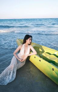 Tue Nhu flaunts stunning post-baby figure confidently by the sea-1