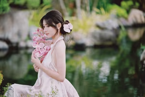 VGU No.35: Serene Beauty of a Young Woman with a Dreamy Bouquet-10