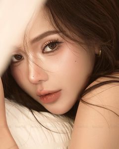 Captivating Beauty: Model in Pure White Lingerie, Alluring and Irresistible 1000019766-3