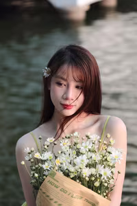 VGU No.48: Nét Dịu Dàng Cô Gái Việt Bên Bó Cúc Họa Mi Thanh Khiết-5