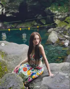 Huyen Baby flaunts 'jade goddess' figure radiant on luxurious getaway-2