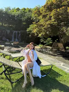 Huyen Baby flaunts 'jade goddess' figure radiant on luxurious getaway-4