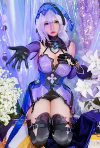 Discover the Ethereal Beauty of Black Swan Honkai Star Rail by Enchanting Coser Potato Godzilla-2