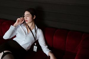 YiTuYu Vol.8298 Sang Ni: Elegant Professional Office Lady Style-6