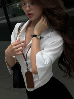 Mai Ha Hoang Yen: Beautiful Secretary Transformation Captivates Online Community-6