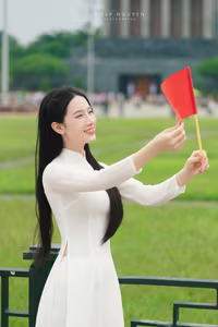 VGU No.117: Graceful Vietnamese Ao Dai at Ho Chi Minh Mausoleum – Hanoi's Proud Charm-8