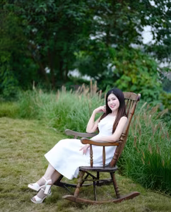 VGU No.159: Radiant Smile & Pristine Beauty Amidst a Vibrant Blooming Garden-8