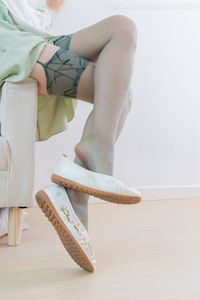 Chinese Model No.2323: Modern Hanfu Charm with Elegant Over-the-Knee Stockings & Flat Shoes-51