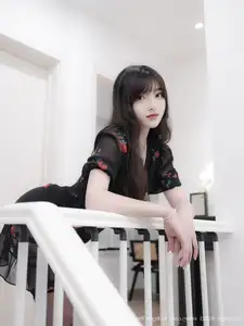 XiuRen No.10586: Bai Lu Lulu's Alluring Charm in a Rose Black Dress, Irresistible Elegance-4
