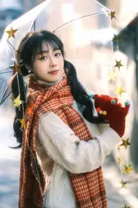 YiTuYu Vol.8588: Discover the Romantic Charm of a Festive Girl with Gifts-30