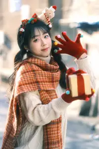 YiTuYu Vol.8588: Discover the Romantic Charm of a Festive Girl with Gifts-28