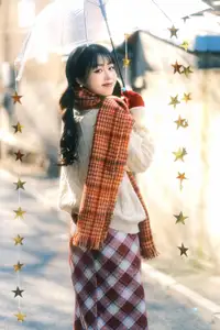 YiTuYu Vol.8588: Discover the Romantic Charm of a Festive Girl with Gifts-19