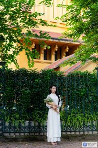 Elegant White Ao Dai: Graceful Vietnamese Girl's Beauty with a Pristine Floral Bouquet-10