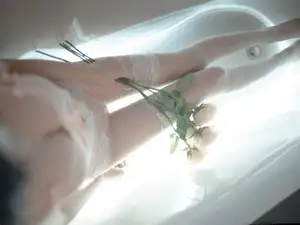 Coser Yi Mi Ba De Da Li Zi: Ethereal Allure in 'Longing Like a Bitter Sea' - A Captivating Scene-12