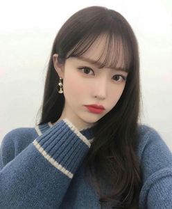 Sweet See-Through Bangs Style: Pretty Girl Shines with Gentle Feminine Charm-7