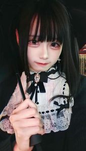 Sweet See-Through Bangs Style: Pretty Girl Shines with Gentle Feminine Charm-12