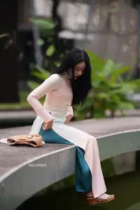 Graceful Vietnamese Lady in Traditional Ao Dai  1000024954-30