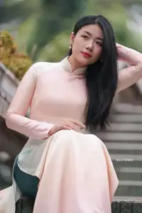 Graceful Vietnamese Lady in Traditional Ao Dai  1000024954-0