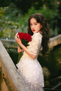 VGU No.149: White Dress Muse with Red Roses – Captivating Vintage Romance.-8