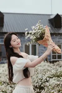 VGU No.166: Gentle Youthful Beauty A Pure Smile Adorned with a Daisy Discover Her Enchanting Charm-2