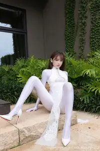 XiuRen No.10704: Lu Xuan Xuan Graceful in White, Captivating Elegance That Draws Every Gaze-11