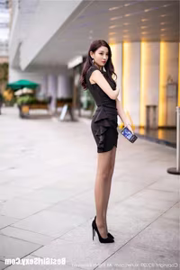 XiuRen No.2241 Yang Chen Chen: Discover the Captivating Charm of a Chinese Model-4