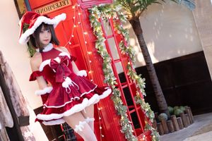 Coser Sanshuizi Dazzles in Charming Christmas Dress-6