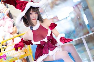 Coser Sanshuizi Dazzles in Charming Christmas Dress-28