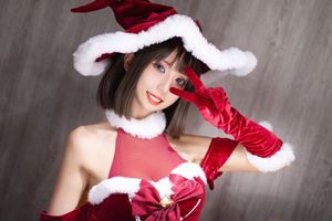 Coser Sanshuizi Dazzles in Charming Christmas Dress-5