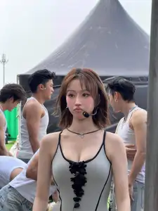 Min Ignites Waterbomb: Ageless Beauty & Captivating Stage Performance-8