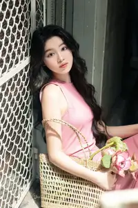 MC Quyen Linh's Daughter's New Viral Photo Shoot Showcases Elegant Beauty-8