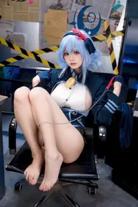 Captivating Amau Ako (Blue Archive) Cosplay by Jiu Qi Miao: Professional, Alluring & Game-Perfect!-13