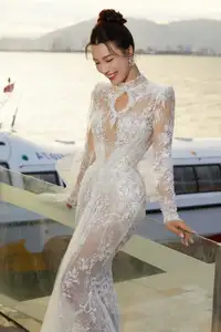 MC Hoang Oanh's Stunning Post-Divorce Beauty Transformation: Peaceful Moments with Her Son-8