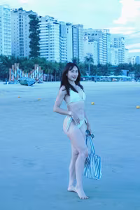 See 'track and field hot girl' Huynh Thi My Tien flaunting her dream bikini body and toned abs on the beach-1