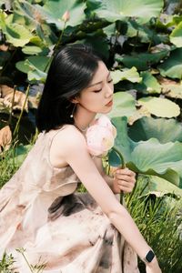 Li Yue in Tranquil Lotus Pond - YiTuYu Art Language Vol.8292: Natural Beauty and Serenity Amidst Green Lotus Leaves-1