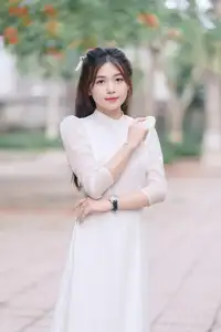 Discover the Elegant Beauty of a Vietnamese Young Woman in White Áo Dài 1000026883-6