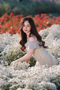 Enchanting Muse in White Chrysanthemum Field: A Portrait of Grace and Natural Beauty.-3