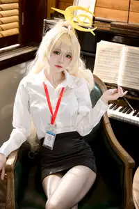 Coser Jiu Qi Miao as the Alluring OL Professor: 53P Collection - Discover Unique Style!-9